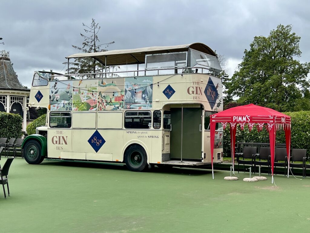 Gin Bus